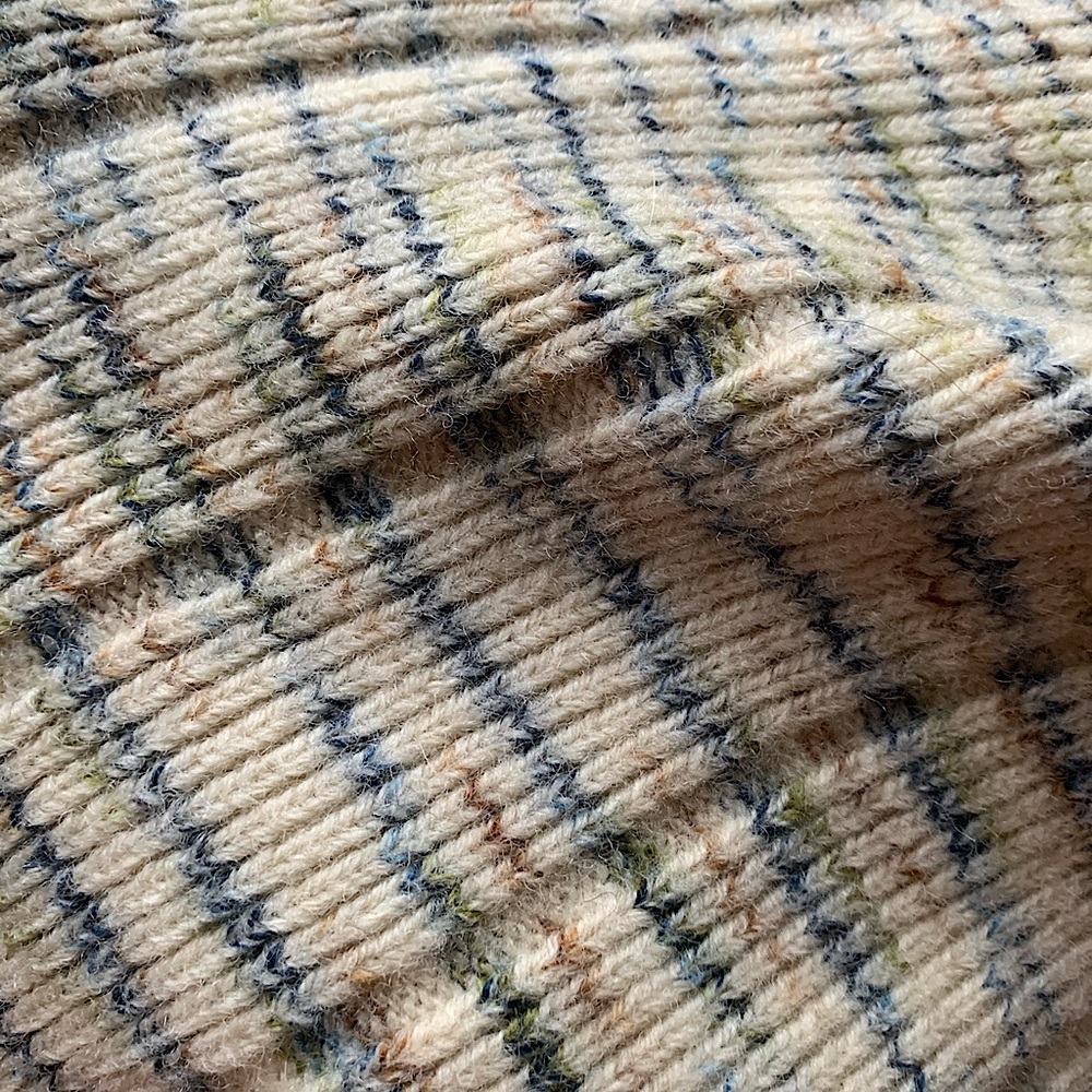 (SOLD) Wool Sweater - Picture 3 of 5